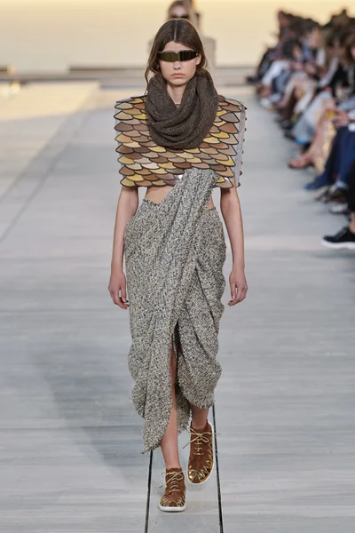 Look 14